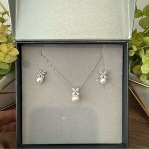 Elegant Silver Pearl Jewelry Set
